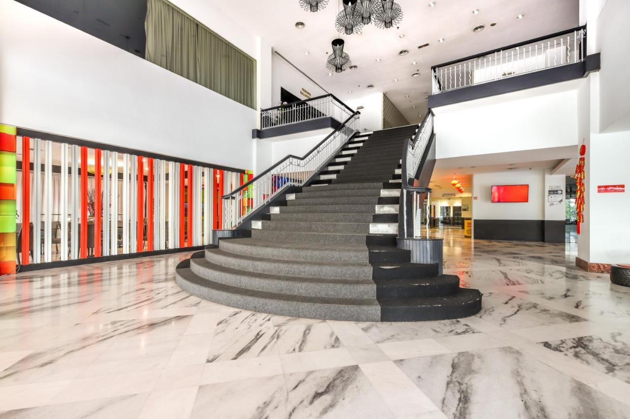Oyo Capital O 89357 Unicorn Hotel Seri Kembangan Eksteriør billede