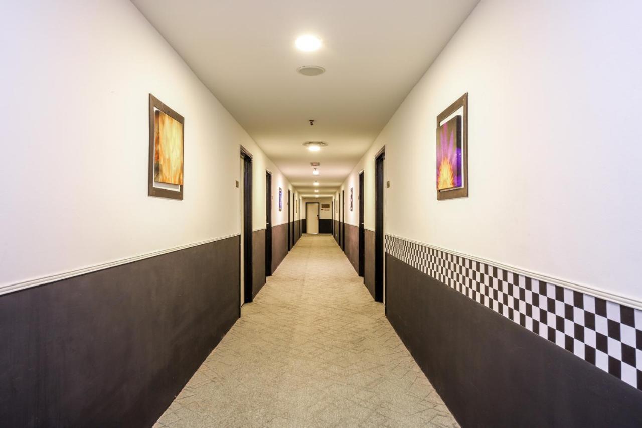 Oyo Capital O 89357 Unicorn Hotel Seri Kembangan Eksteriør billede