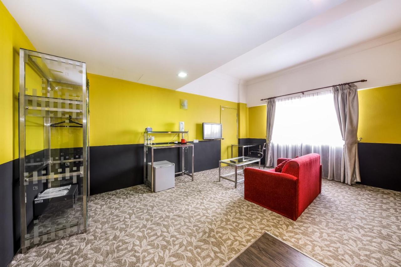 Oyo Capital O 89357 Unicorn Hotel Seri Kembangan Eksteriør billede